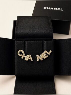 Chanel Cha Nel Stud Earrings EUC